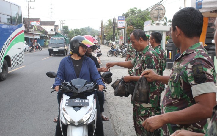 Kodim 0806/Trenggalek Berbagi Berkah Ramadan