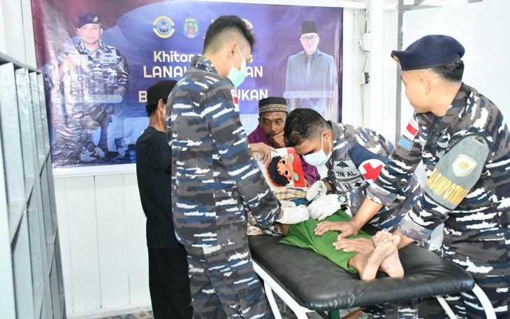 Pangkalan TNI AL (Lanal) Nunukan menggelar Pelayanan Kesehatan Gratis untuk masyarakat pesisir di Kampung Nelayan Mansapa, Kelurahan Nunukan Selatan, Kabupaten Nunukan, Kamis (10/04)
