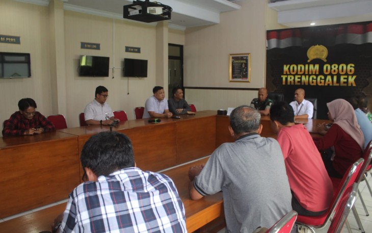 Dandim 0806/Trenggalek Letkol Czi Yudo Aji Susanto memimpin Rakor Serapan Gabah (Sergab), bertempat di Makodim 0806/Trenggalek, Jumat (7/3/2025)