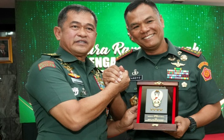 Wakil Panglima TNI Jenderal TNI Tandyo Budi Revita dan KSAD Jenderal TNI Maruli Simanjuntak,  di Markas Besar TNI Angkatan Darat (Mabesad), Jakarta Pusat, Selasa (19/08/2025).