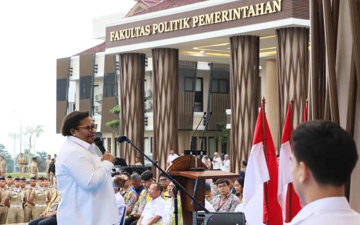 Wamendagri Ribka Haluk saat memberikan sambutan dalam Peresmian Tiga Gedung IPDN di Lapangan Gedung Fakultas IPDN Jatinangor, Kabupaten Sumedang, Jawa Barat, Rabu (7/5/2025).