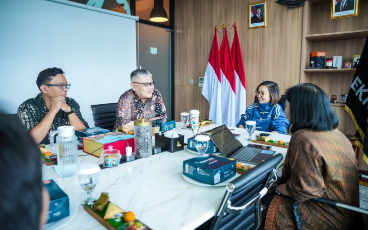Wakil Menteri Ekonomi Kreatif, Irene Umar, menerima audiensi dari Sampoerna University di Kantor Kementerian Ekraf, Jakarta, Jumat (21/11/2025).