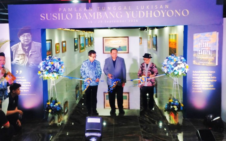 SBY saat membuka pameran lukisan 