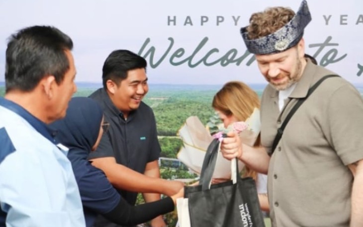 Bupati Bintan Roby saat sambut wisman