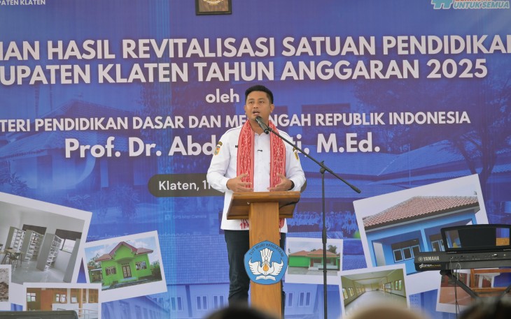 Bupati Klaten Hamenang Wajar Ismoyo pada peresmian 92 Revitalisasi Satuan Pendidikan di Kabupaten Klaten, Rabu (11/2).