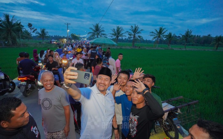 Bupati Baharuddin saat Tinjau Sawah Viral Bahagia