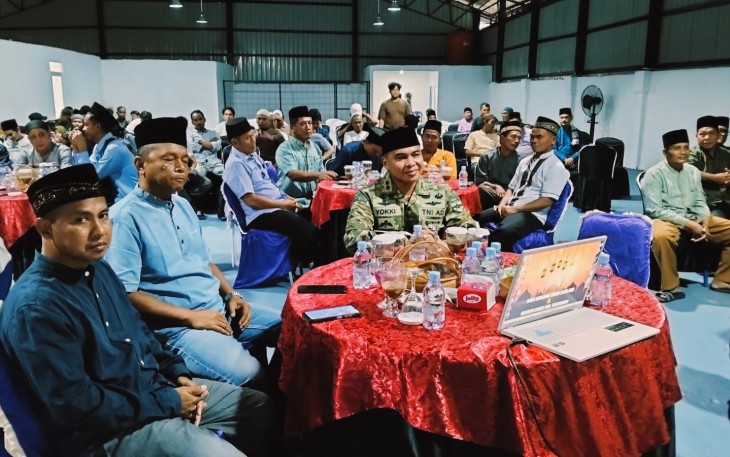 Komandan Kodim 0428/Mukomuko, Letkol Yokki, saat kegiatan buka puasa bersama di Gedung KDMP Desa Pondok Suguh, Kecamatan Pondok Suguh, Senin (9/3/2026).