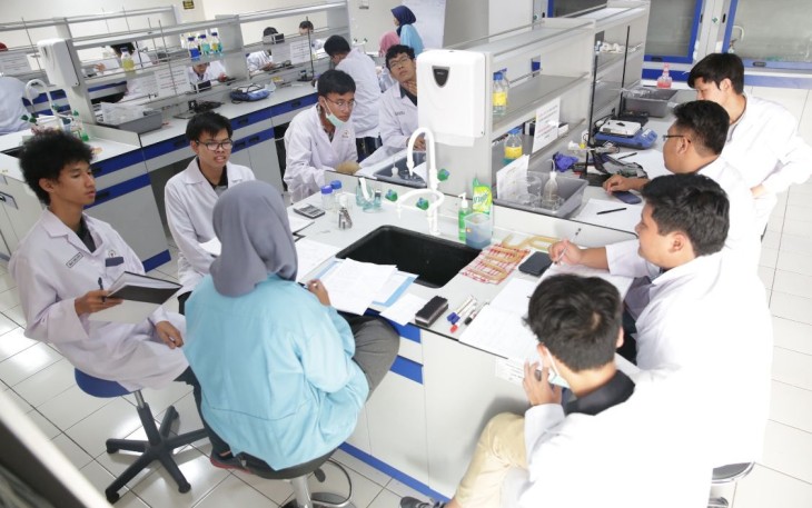 Dokumentasi Kegiatan praktikum di Laboratorium Kimia Universitas Pertamina