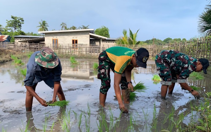 Yonarmed 12 Kostrad Pos Motaain Dukung Ketahanan Pangan di Wilayah Perbatasan
