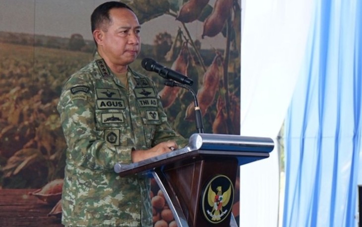  Panglima TNI Jenderal Agus Subiyanto saat memberikan sambutan pada acara panen raya kedelai di Desa Ngundikan, Kecamatan Wilangan, Kabupaten Nganjuk, Kamis (14/5/2026)