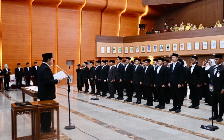 Sekjen Kemendagri Tomsi Tohir saat melantik 18 pejabat pengawas dan 46 pejabat fungsional di lingkungan Kemendagri di Sasana Bhakti Praja (SBP), Kantor Pusat Kemendagri, Jakarta, Senin (2/3/2026).