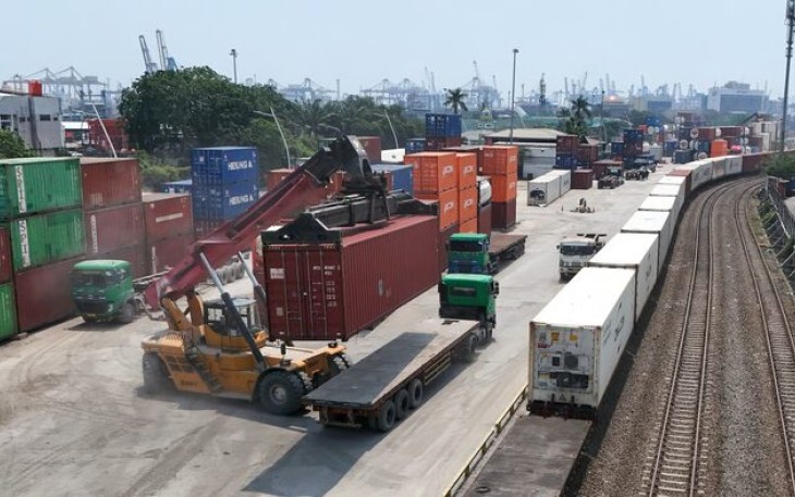 Angkutan Peti Kemas KAI Logistik