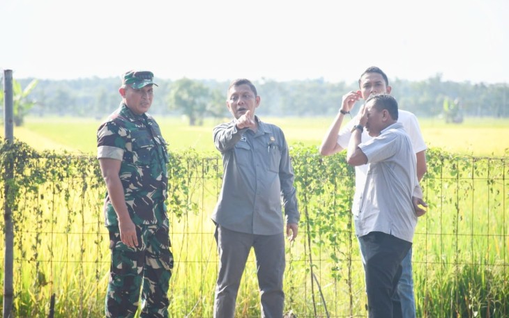 Danrem 081/DSJ Kolonel Arm Untoro Hariyanto saat menerima pemaparan di Kabupaten Ngawi, Jum'at (2/1)