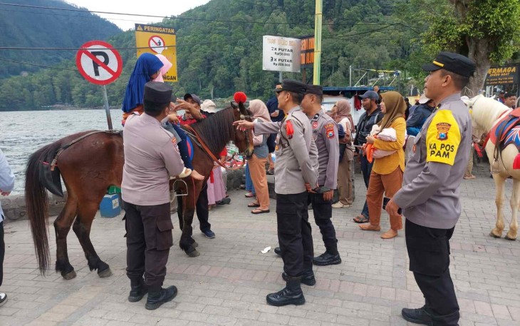 Patroli di lokasi wisata Telaga Sarangan 