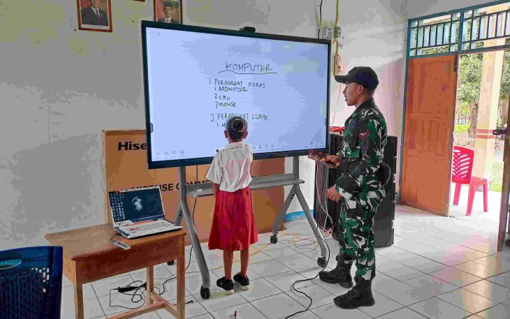 Siswa SD Mwtamauk antusias mendapatkan pembelajaran teknologi informasi 