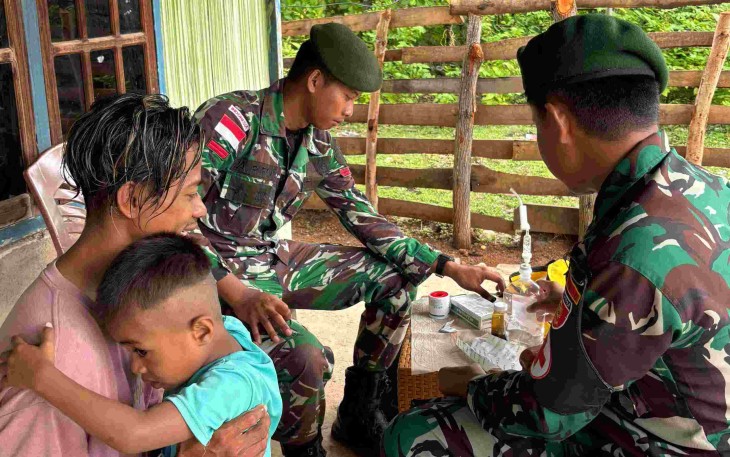 Pelayanan kesehatan satgas Yonarmed 12 Kostrad 