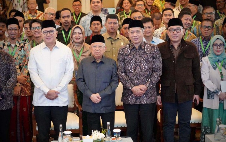 Rosan Roeslani, KH Ma'ruf Amin dan Ferry Juliantono saat Munas VII MES di Jakarta, Minggu (11/1)