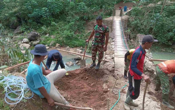 Pembangunan jembatan gantung di kabupaten Pacitan 