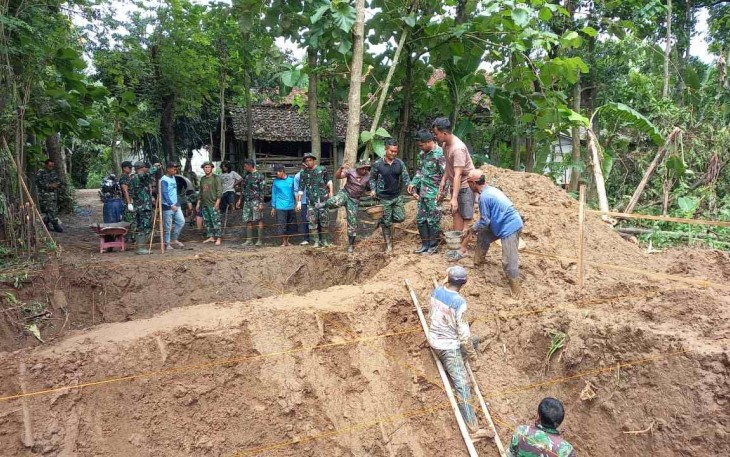 Pembangunan jembatan perintis di wilayah Ponorogo 