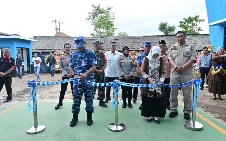 Danlanud Husein Sastranegara Marsma TNI Md Irman Fathurrahman saat meresmikan SPPG Cipatik 013
