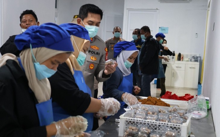 Kapolresta Bandara Soetta Kombes Wisnu Wardana tinjau dapur SPPG Rawa Burung