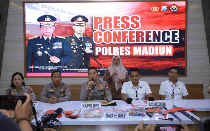 Kapolres Madiun AKBP Kemas Indra Natanegara saat konferensi pers 
