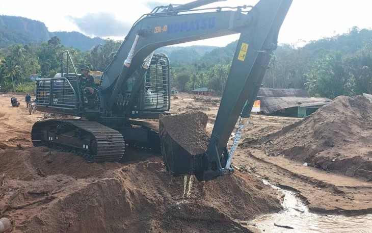 Alat berat bantuan Kasad