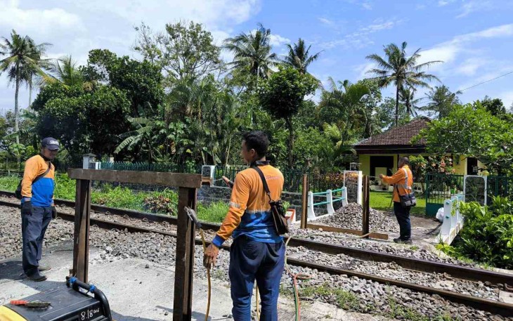 Penutupan perlintasan kereta api 