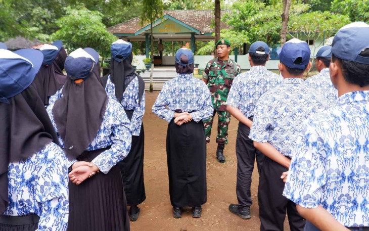 Pasiops Kodim 0801/Pacitan Beri Pembinaan Siswa SMP N 5 Pacitan