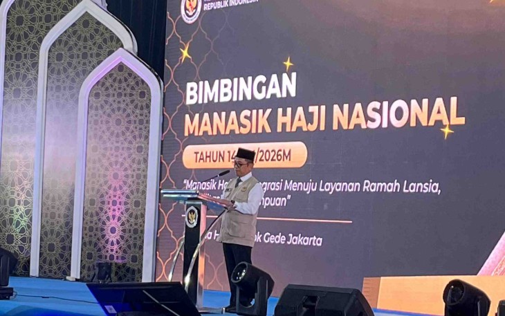 Dirjen Bina Penyelenggaraan Haji Puji Raharjo memberikan sambutan acara Manasik Haji Nasional di asrama haji pondok gede, Rabu (11/2)
