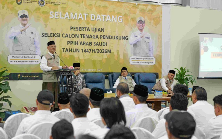 Menhaj Mochamad Irfan Yusuf memberikan arahan di Jeddah, Jum'at (13/2)