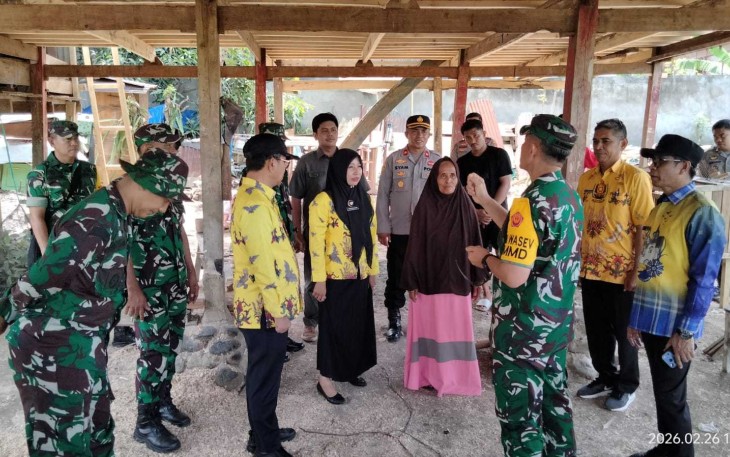 Tim Wasev Brigjen TNI Mukhlis saat berdialog dengan warga di lokasi TMMD, Kamis (26/2)