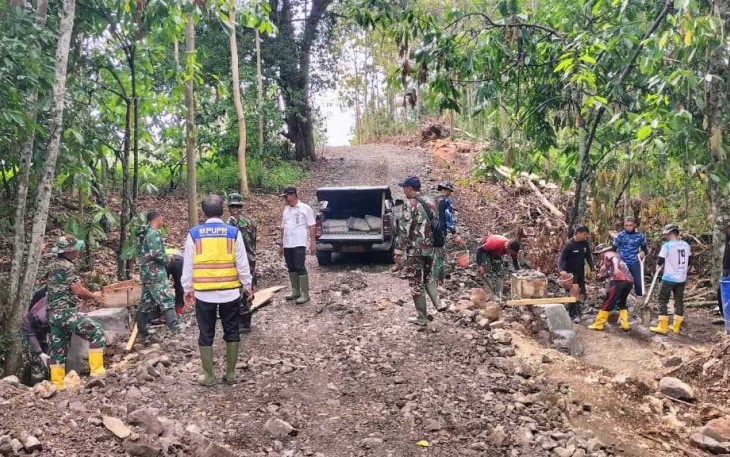 Jalan rintisan TMMD Kodim Soppeng 