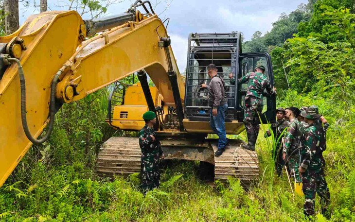 Excavator Tambang Ilegal di Madina