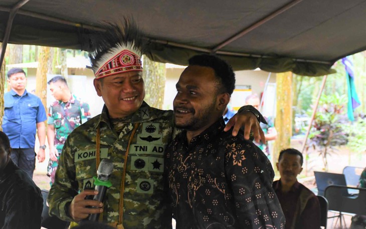Danrem 083/Bdj Kolonel Inf Kohir bersama mahasiswa Papua, Sabtu (7/3)