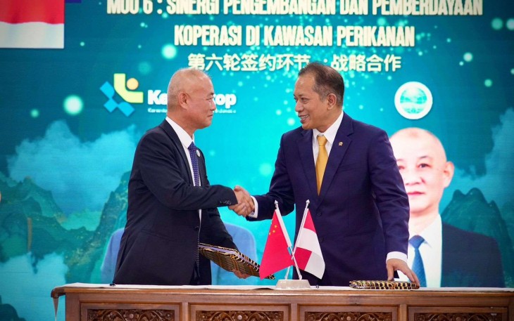 Menkop Ferry Juliantono bersama Ketum SCO-ETEC, Yang Zijun di Jakarta, Kamis (12/3)