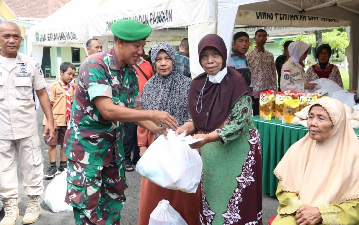 Bazar Ramadan dan bansos Kodim Trenggalek, Jum'at (13/3)