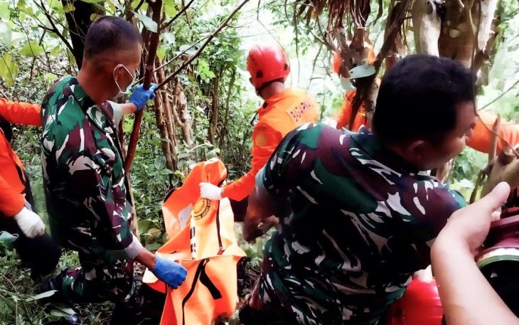 Evakuasi jenazah lansia di Lereng Gunung Manik Oro Trenggalek