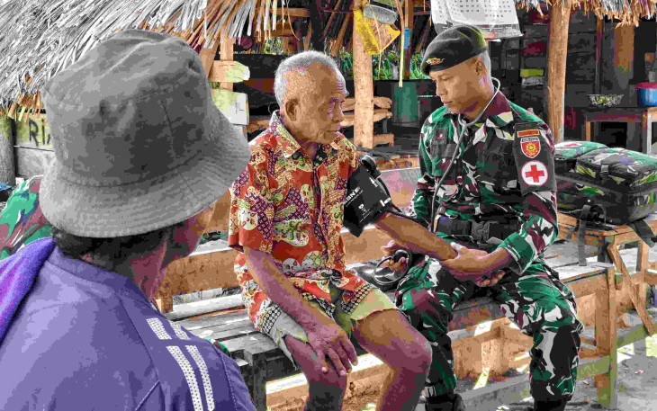 Pelayanan kesehatan satgas Yonarmed 12 Kostrad 