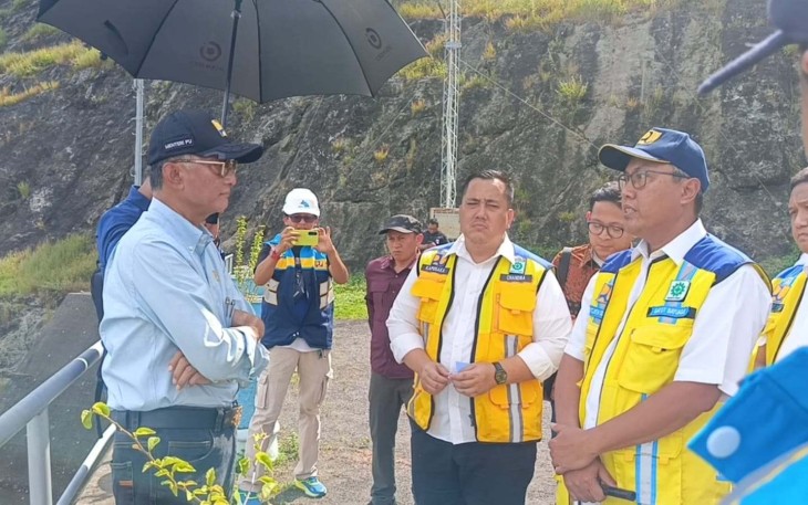 Menteri PU Dody Hanggodo saat menerima pemaparan situasi waduk Gajah Mungkur 