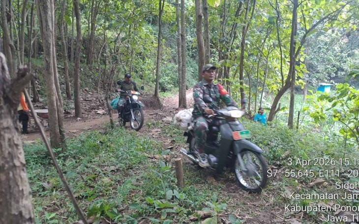 Distribusi material pembangunan jembatan perintis garuda 