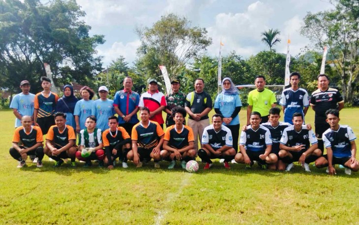 Pertandingan sepak bola bersih desa