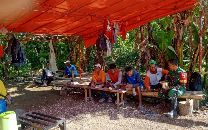 Komsos bersama warga desa binaan