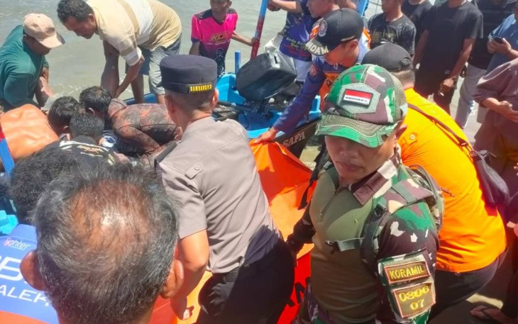 Evakuasi jenazah nelayan di Pantai Damas Trenggalek