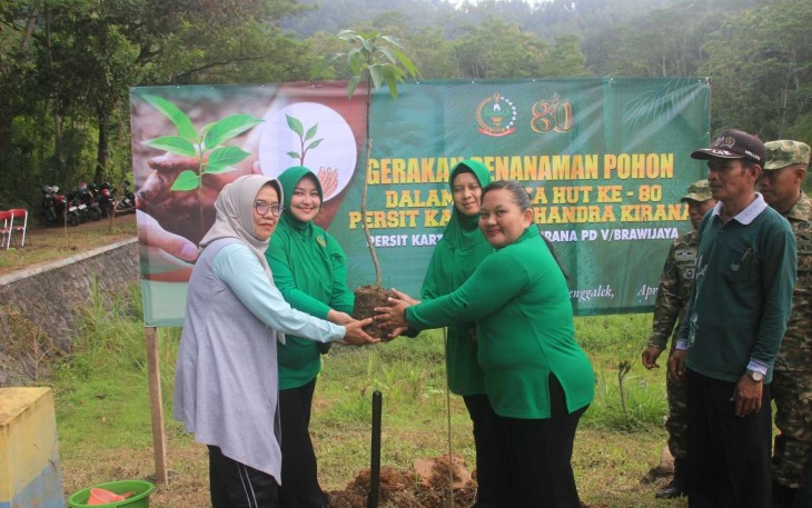 Aksi tanam pohon di Trenggalek