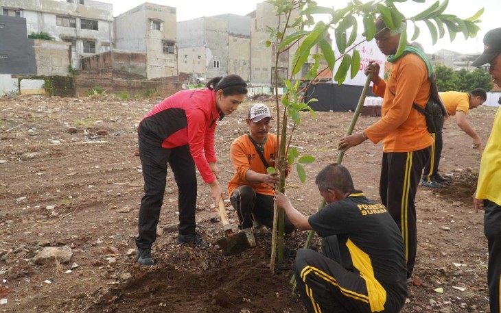 Penghijauan lingkungan asrama polisi Koblen