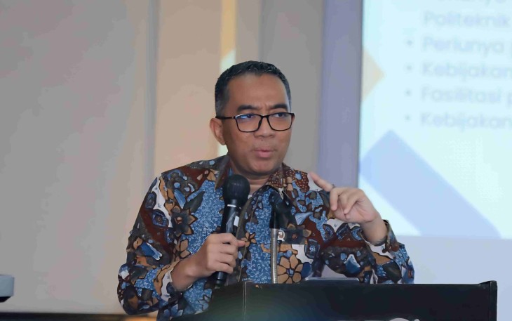 Mendiktisaintek Brian Yuliarto