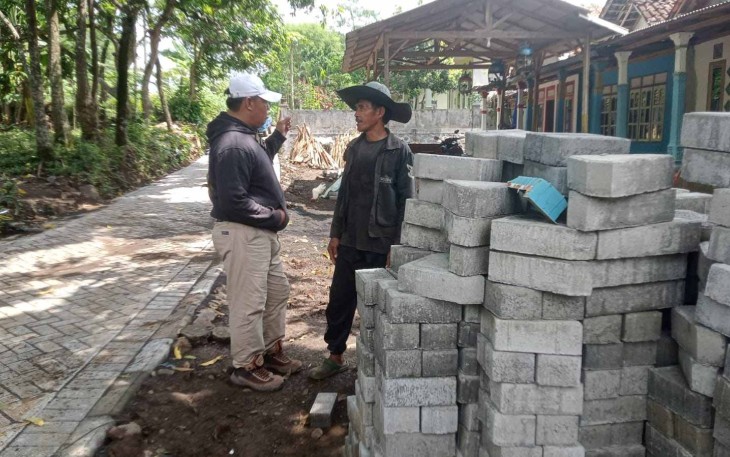 Pavingisasi jalan Dusun Klagin Desa Brabe