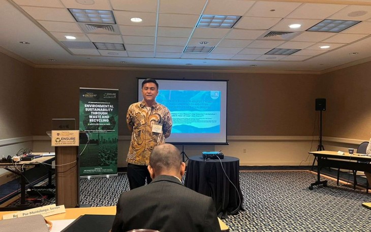 Dr. Koko sedang mempresentasikan paper ilmiah di 4th International Conference on Environmental Sustainability Through Waste and Recycling (ENSURE), April 13–15, 2026, Boston, MA, Amerika Serikat