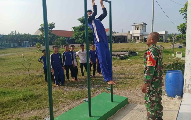 Latih olahraga di pesantren